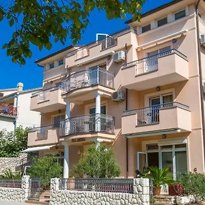 amfora-apartments.primorje-gorskikotar.com/